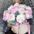 Розовые пионы с эвкалиптом в коробке «Pink Sky»
